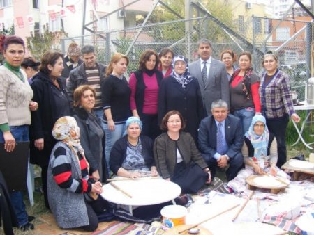 MHP Genel Başkanı Yardımcısı Demirel Adana’da yufka pişirdi