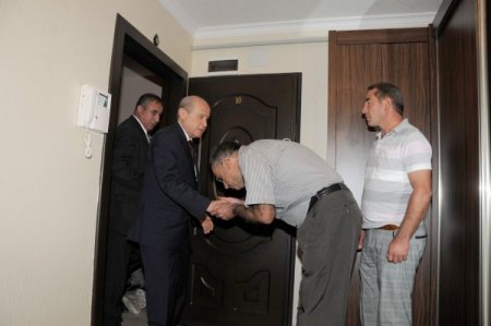 Mhp Lideri Bahçeli, Şehit Polis Bayal’ın Babaevine Taziyede Bulundu