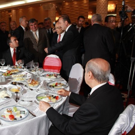 Mhp Lideri Bahçeli İle Durak Arasındaki Buzlar Eridi