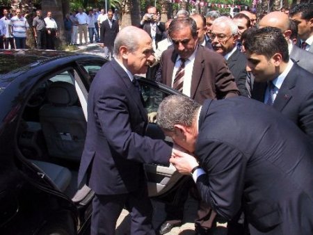 Mhp Lideri Bahçeli'den Partililere Uyarı: Kardeş Kavgasına Sebep Verecek Provokatörlere Alet Olmayın