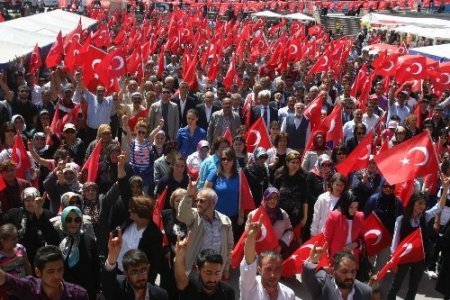 MHP Yozgat teşkilatı vatandaşlara etli pilav ikram etti