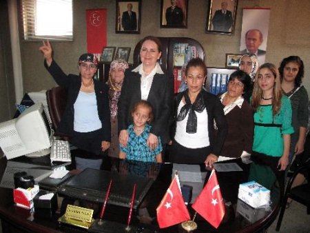 Mhp'li Akşener, Muş'ta Esnaf Ziyaretinde Bulundu