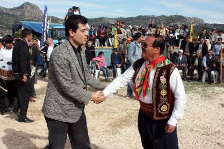 MHP'li Çetin: Deve güreşleri kültürümüzü yaşatma adına güzel bir etkinlik