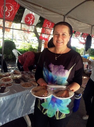 MHP’li kadınlardan gıda kermesi