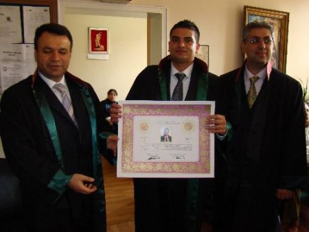 Mhp'li Milletvekili Oğlunun Avukatlık Cübbesini Giydirdi