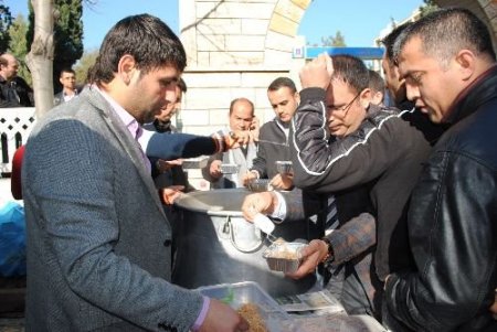 Mhp'liler, Cuma Namazı Sonrası Aşure Dağıttı
