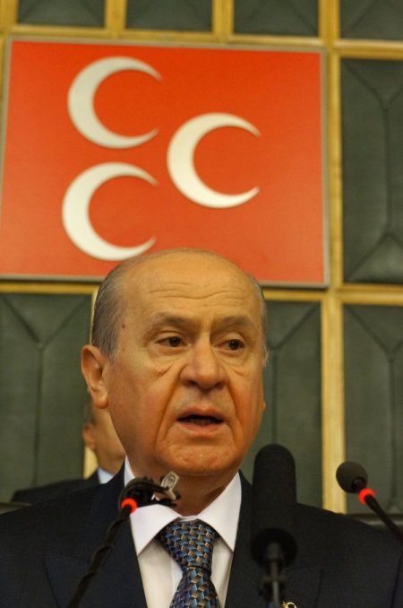 MHP'nin ilk grup toplantısı saygı duruşu ve İstiklal Marşı ile başladı