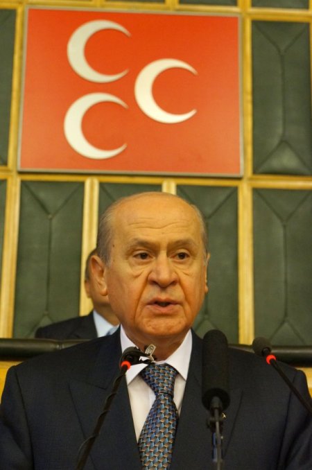 MHP'nin ilk grup toplantısı saygı duruşu ve İstiklal Marşı ile başladı