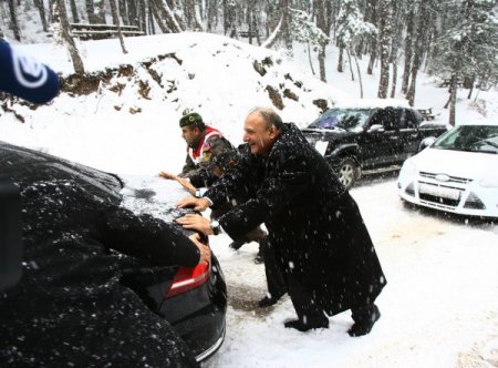 MHP'nin Kızılcıhamam kampına kar sürprizi