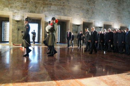 MHP’nin yeni yönetimi Anıtkabir’i ziyaret etti