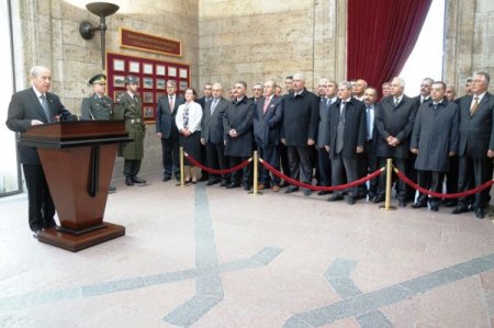 MHP’nin yeni yönetimi Anıtkabir’i ziyaret etti