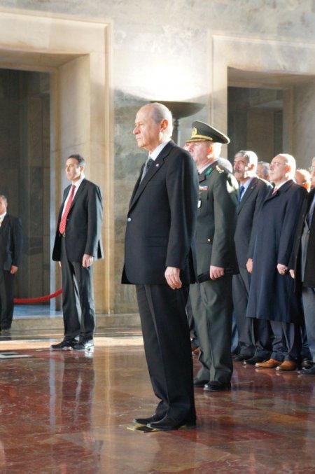 MHP’nin yeni yönetimi Anıtkabir’i ziyaret etti