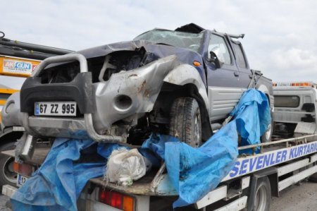 Mıcır dökülen yolda 2 saatte 4 kaza yaşandı: 2 ölü 11 yaralı