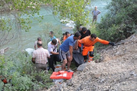 Mıcıra Kapılan Otomobil Pülümür Nehri'ne Uçtu: 1 Ölü