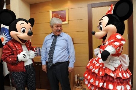 Mickey Mouse’dan Akaydın’a davet