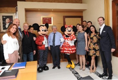 Mickey Mouse’dan Akaydın’a davet