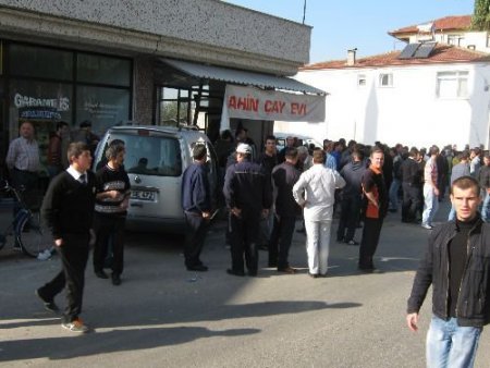 Midibüs Çay Ocağına Girdi: 1 Ölü, 1 Yaralı