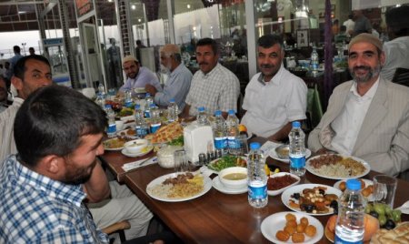 Midyat Belediye Başkanı Nasıroğlu Din Görevlileriyle İftarda Bir Araya Geldi