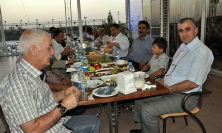 Midyat Belediye Başkanı Nasıroğlu Din Görevlileriyle İftarda Bir Araya Geldi