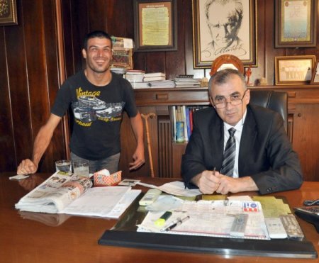 Midyat Belediye Başkanı Nasıroğlu’ndan engelli vatandaşa iş ve eş sözü