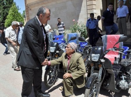 Midyat Belediyesi engellilere motorlu araç hediye etti