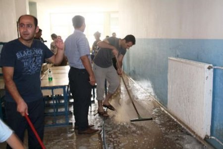 Midyat İmkb İlköğretim Okulu İdarecileri Okulu Tepeden Tırnağa Temizledi