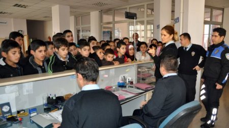 Midyat polisi, minik öğrencileri misafir etti