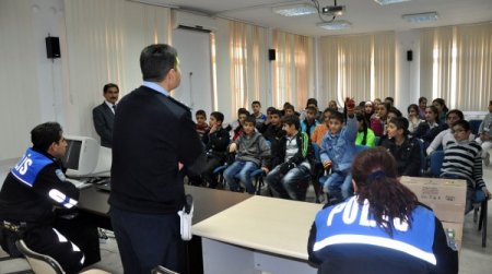 Midyat polisi, minik öğrencileri misafir etti
