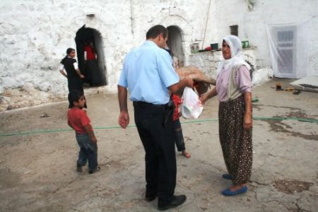 Midyat Polisi 150 Aileye Bayram Yardımı Yaptı