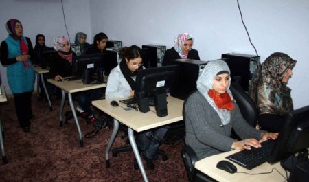 Midyatlı Bayanlar Bilgisayar Kullanmayı Öğreniyor