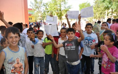 Midyatlı Öğrencilerin Karne Sevinci
