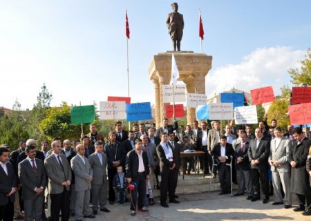 Midyatlılar İsrail’i lanetledi