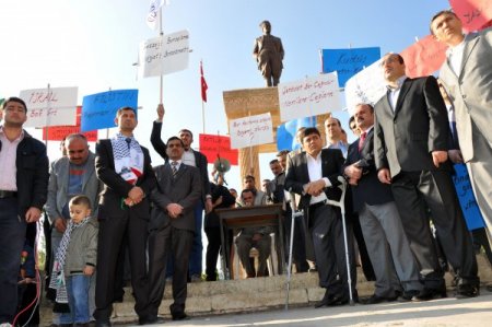 Midyatlılar İsrail’i lanetledi