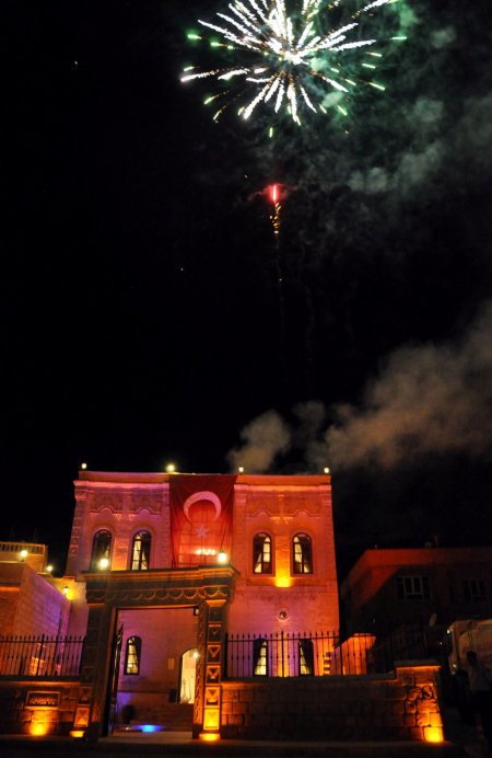 Midyatlılar Nevruz'u havai fişek gösterisiyle kutladı