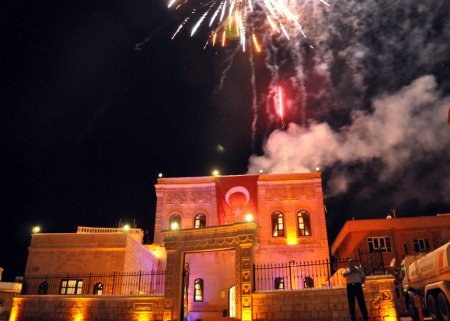 Midyatlılar Nevruz'u havai fişek gösterisiyle kutladı