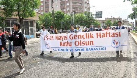 Midyat’ta gençlik yürüyüşü