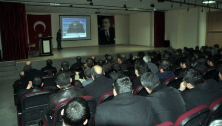 Midyat’ta iş adamları ve öğretmenler konferansta buluştu
