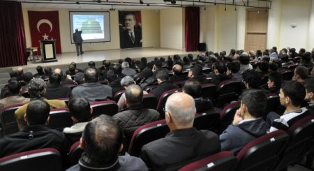 Midyat’ta iş adamları ve öğretmenler konferansta buluştu