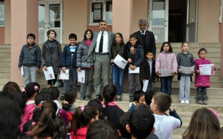 Midyat’ta karneleri ilçe protokolü dağıttı