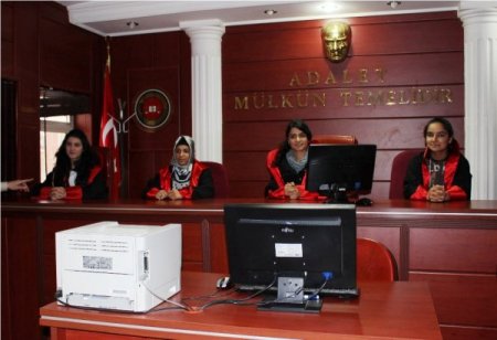 Midyat’ta lise öğrencileri adliye sarayını gezdi