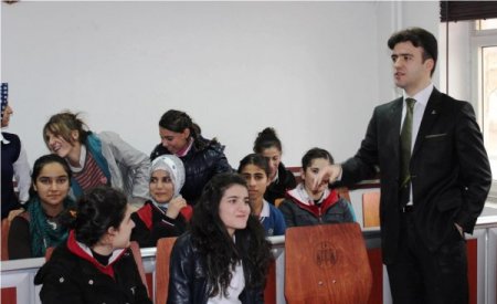 Midyat’ta lise öğrencileri adliye sarayını gezdi