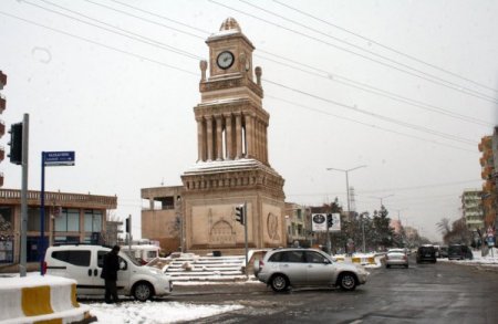 Midyat’ta mevsimin ilk karı yağdı