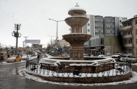 Midyat’ta mevsimin ilk karı yağdı