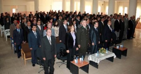 Midyat'ta Öğretmenlere Karanfilli Kutlama