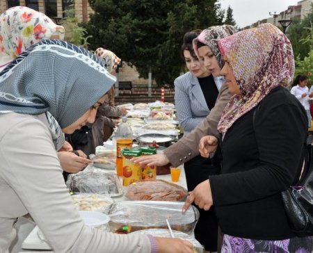 Midyat’ta okuma salonu öğrencileri kermes düzenledi
