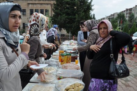 Midyat’ta okuma salonu öğrencileri kermes düzenledi
