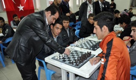 Midyat’ta satranç turnuvası başladı