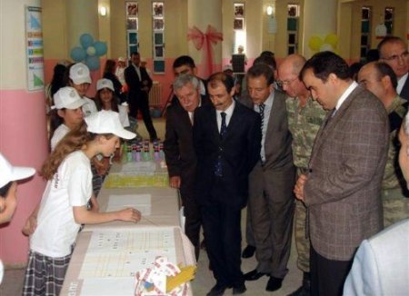 Midyat’ta üç okulda bilim fuarı düzenlendi