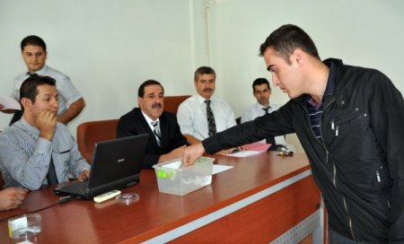 Midyat’ta ücretli öğretmenler için kura çekildi