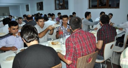 Midyat’ta yeni atanan öğretmenler kaynaşma yemeğinde buluştu